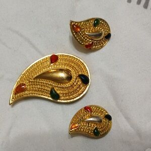 Vintage Elegant Gold-Toned Brooch & Earring Set with Multicolor Accents by Avon